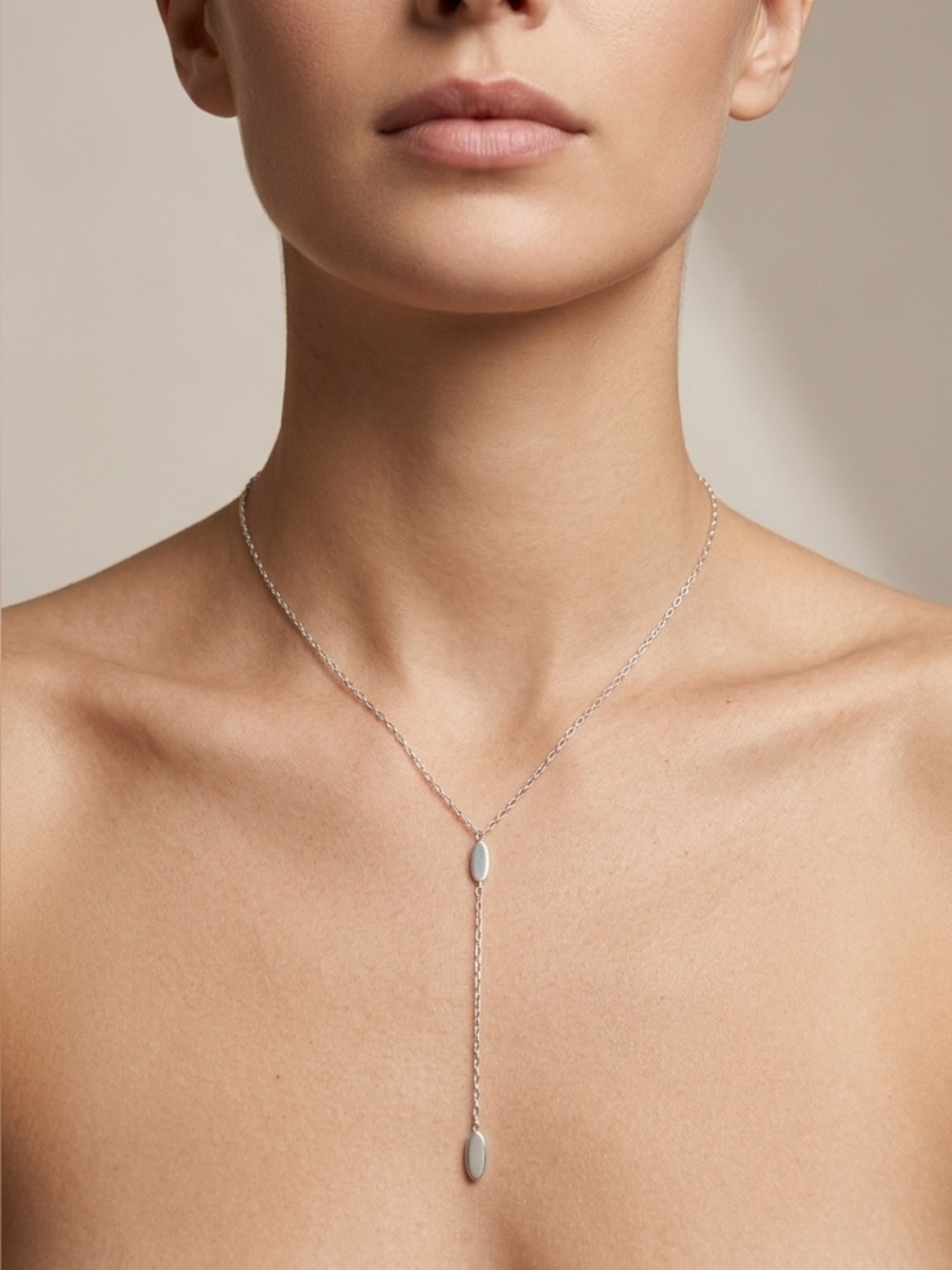 113: Kendra Scott silver tone necklace